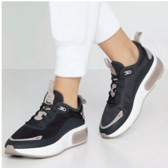 black and tan nike air max